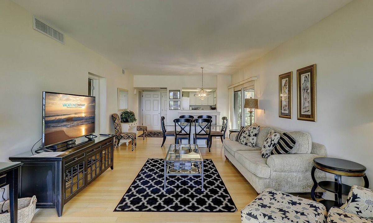 South Beach Condo | 1865 Beachside Tennis- Easy Access to Beach & Pool.
