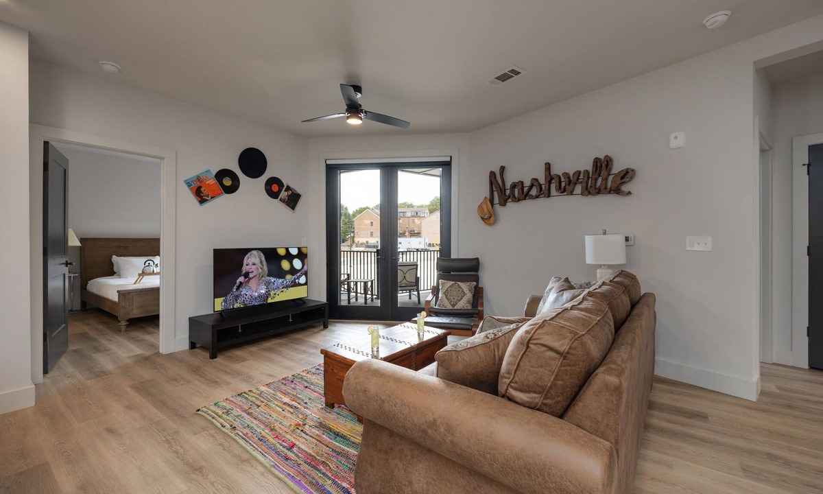 West End Condo | 2 BR/2 BA Modern Condo by Vanderbilt w/Pool, Gym, WiFi