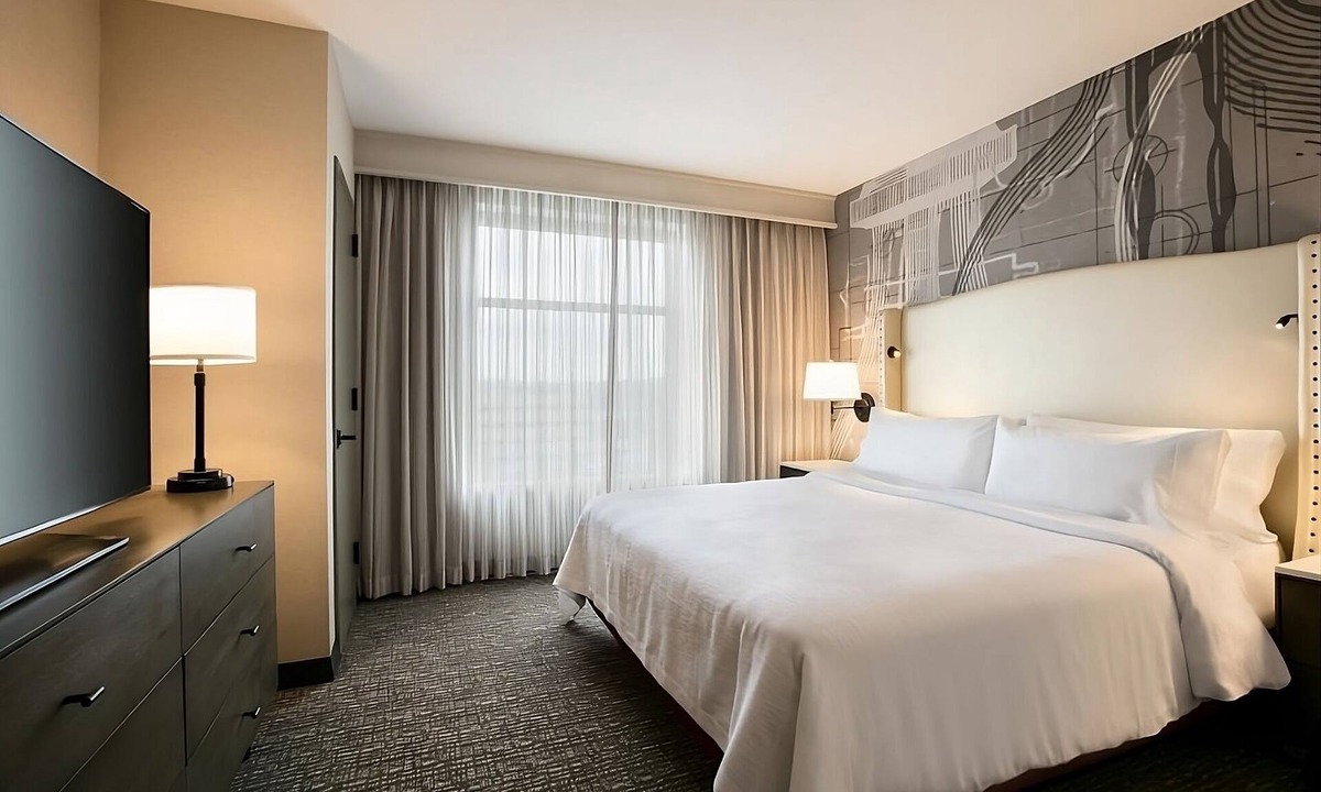 Berkeley Heights Hotel | 2 Spacious Units w/Indoor Pool, Onsite Dining & Bar, Free Breakfast & Parking!
