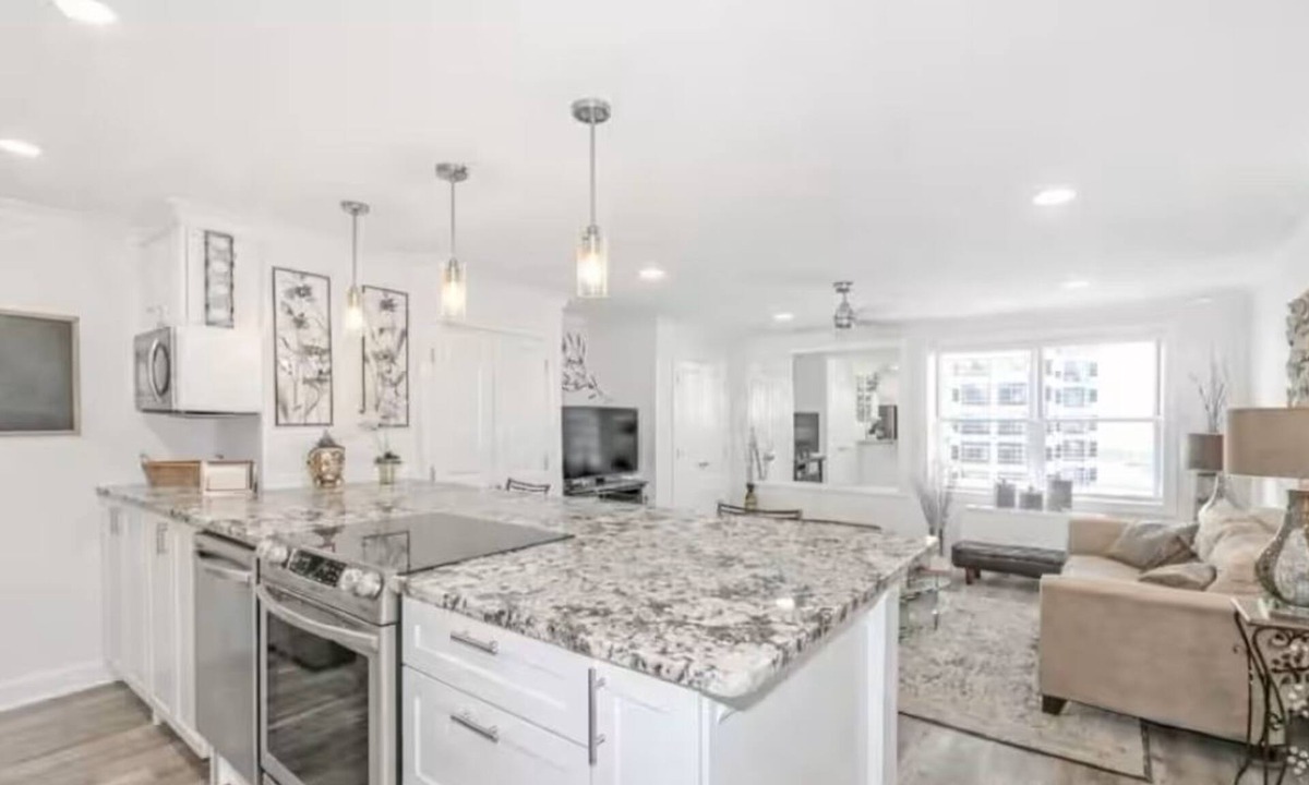 Peachtree Center Condo | 20th FL Skyline Condo Walk to Stadiums Sleeps 6 concerts,conventions & World Cup