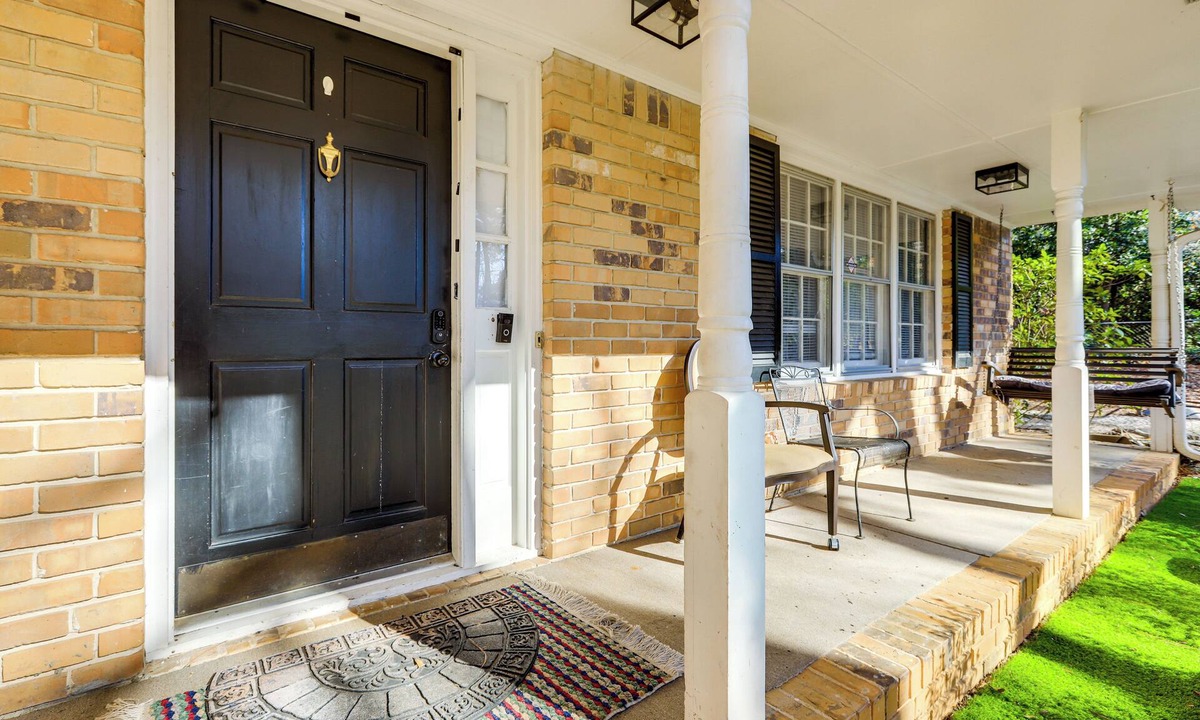 Stone Mountain House | 3 Mi to Stone Mountain Park: Quiet Family Getaway