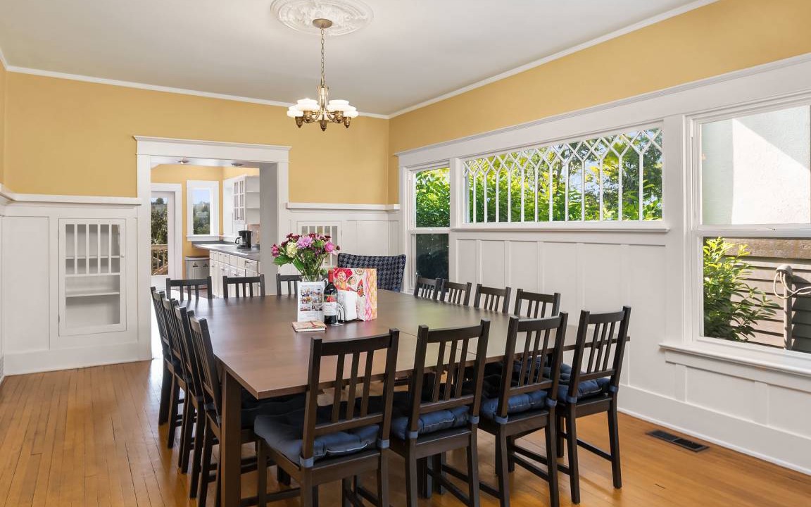 Madrona House | 307 m² House ∙ 8 bedrooms ∙ 23 guests