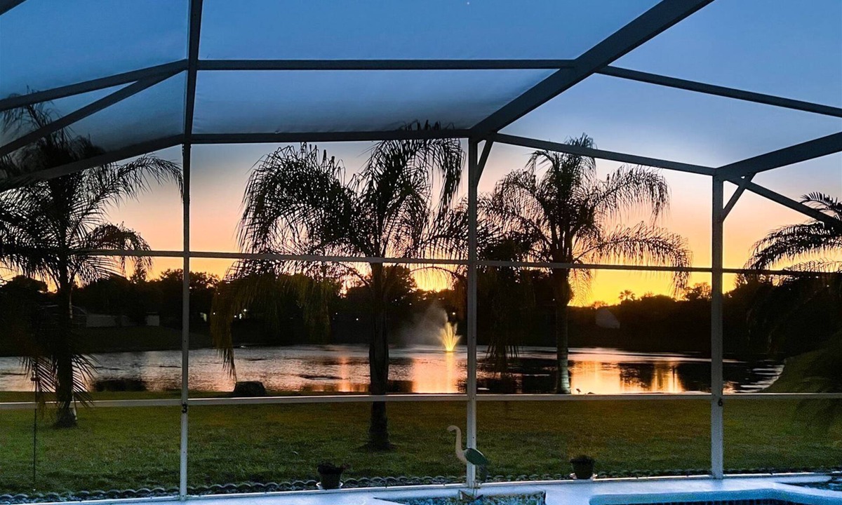 Sunridge Woods House | 4 Bed/3 Bath Sunny Lakeview Escape