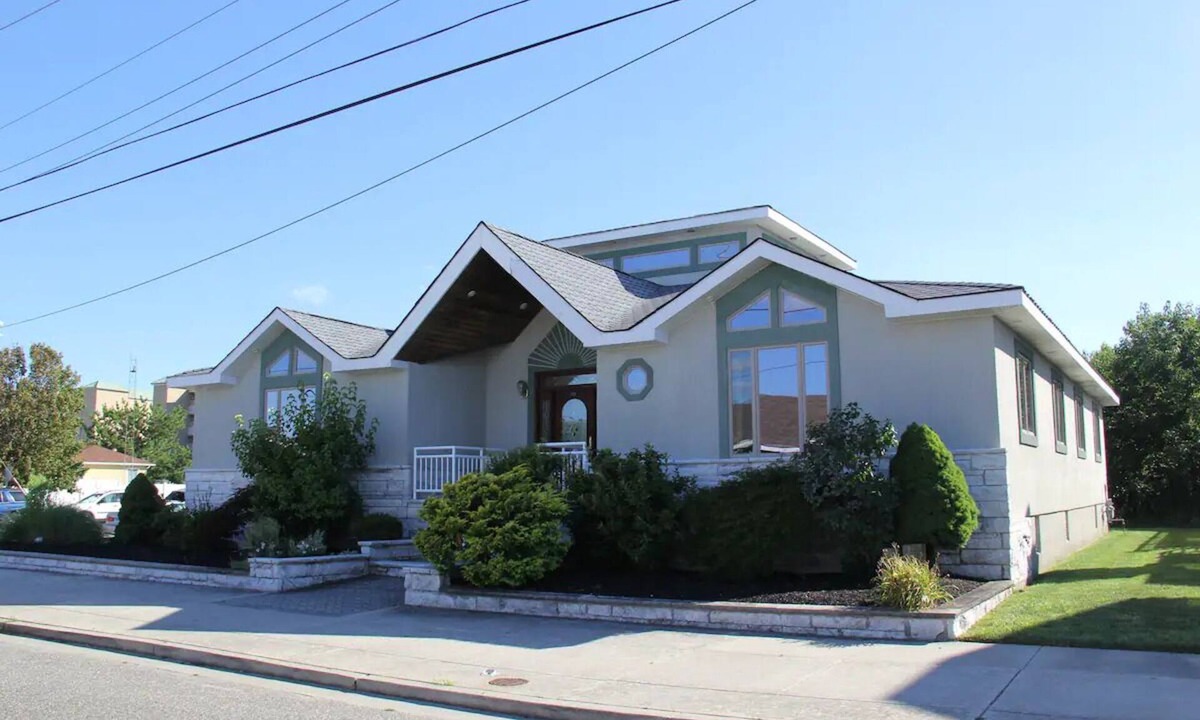 Diamond Beach House | 4BR/3.5BA, 1 block to Diamond Beach!
