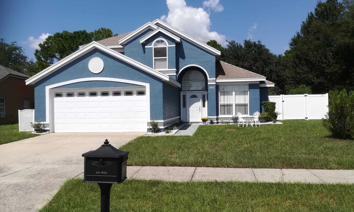 Lindfields House | 4BR Private Pool Home Near Disney – Family Friendly Sleeps 8 Screened Pool