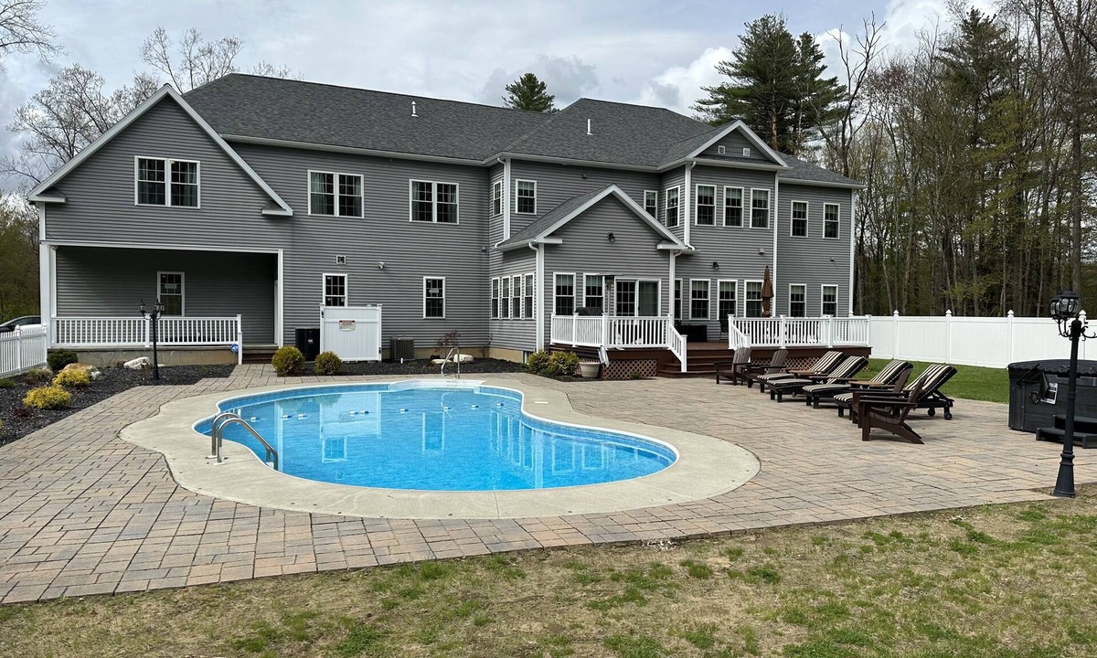 Saratoga Springs House | 50% OFF SUMMER BY TRACK INCLUDING JULY 26-AUG 6! Heated Pool🏊By Town🌇Golf⛳️ Lake🏖️