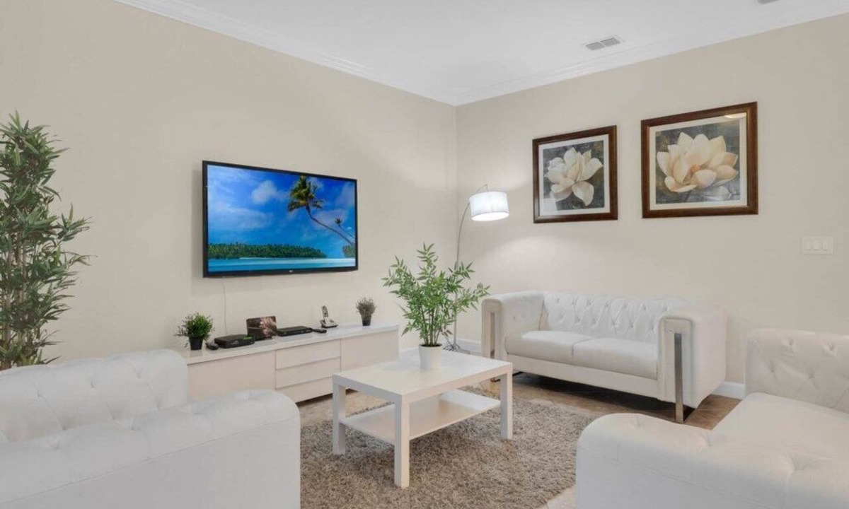 Lindfields House | 6 Bedrooms/5 Bathrooms/Paradise Palms (8937 CP)