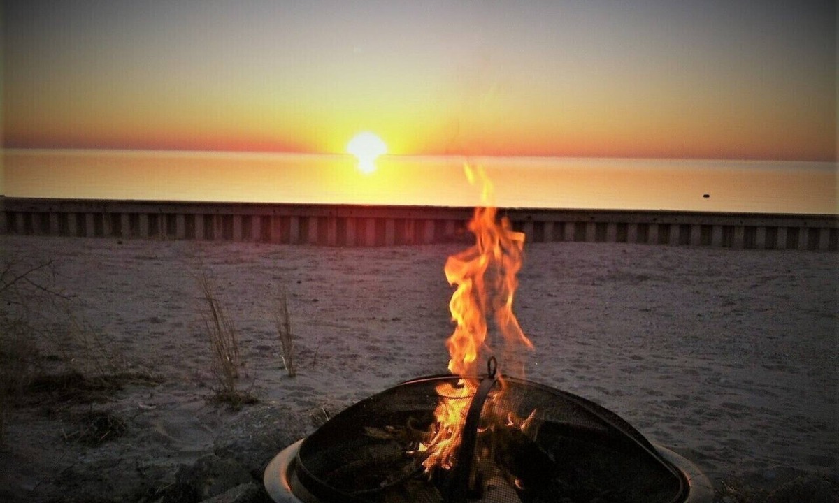 Avon House | A Relaxing Fall Getaway on Hatteras Island~Quiet~Sound front~King suites~3 night