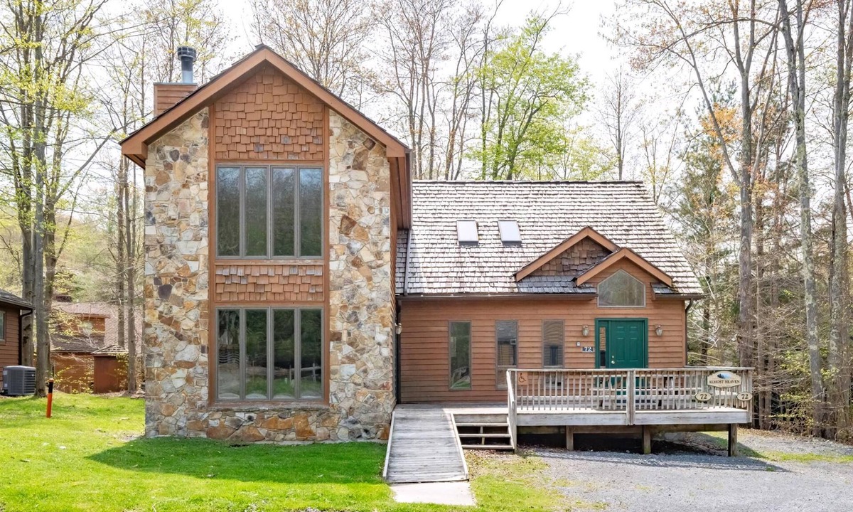 Northface House | Almost Heaven - 72 Brookside Road Almost Heaven - Hot Tub, Fireplace, Handicap Accessible, Pet Friendly