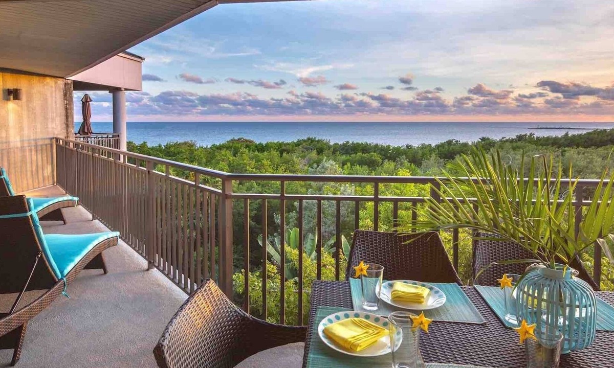 Key West Condo | *ATLANTIC REFLECTIONS @ THE BEACH* Penthouse + Last Key White Glove Service.