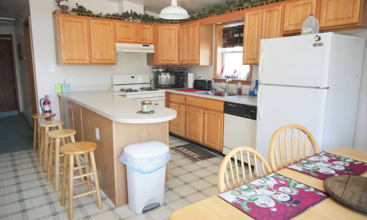 Town of Webb Ski Chalet | Bayview at Beachfront "Eagle Bay Village"
