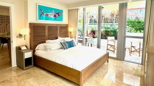 South of Fifth Apartment | Beachfront and Private Patio at Casa Fifi Ocean