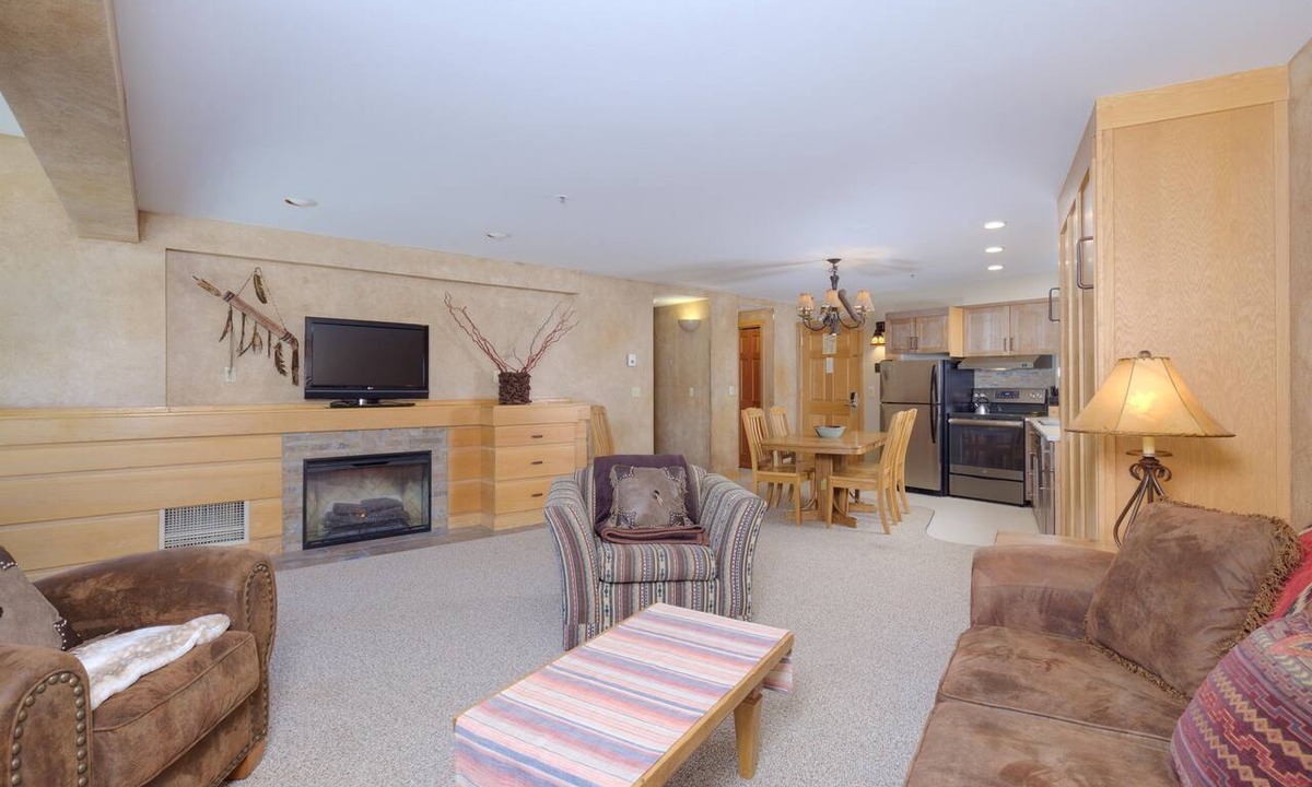 Big Sky Condo | Bear Cave- Big Sky Shoshone Ski in/Out condo-Gondola adjacent!