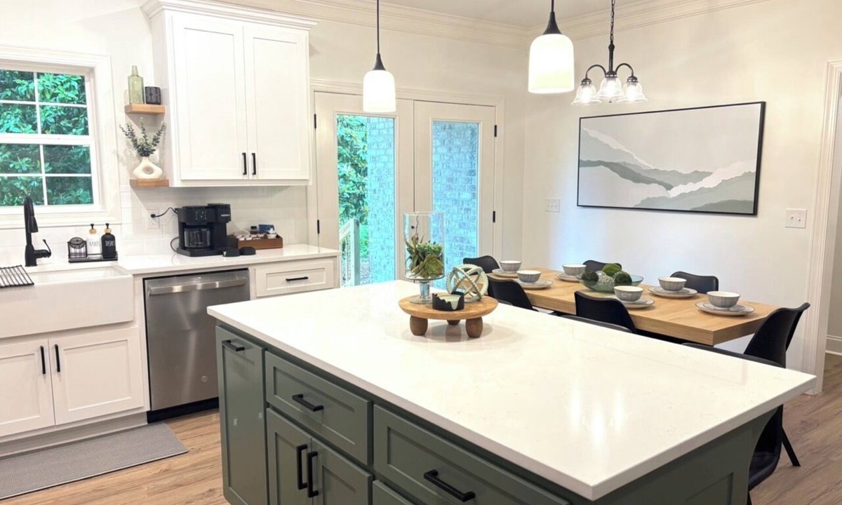 Muscle Shoals House | Beautiful New Construction Near Everything! Boating, Fishing and Golf, Oh Yeah!