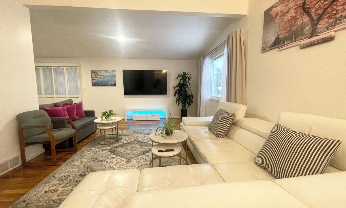 Framingham House | Beautiful & Spacious 4BR House in Quiet North Framingham ,Easy Access to Boston