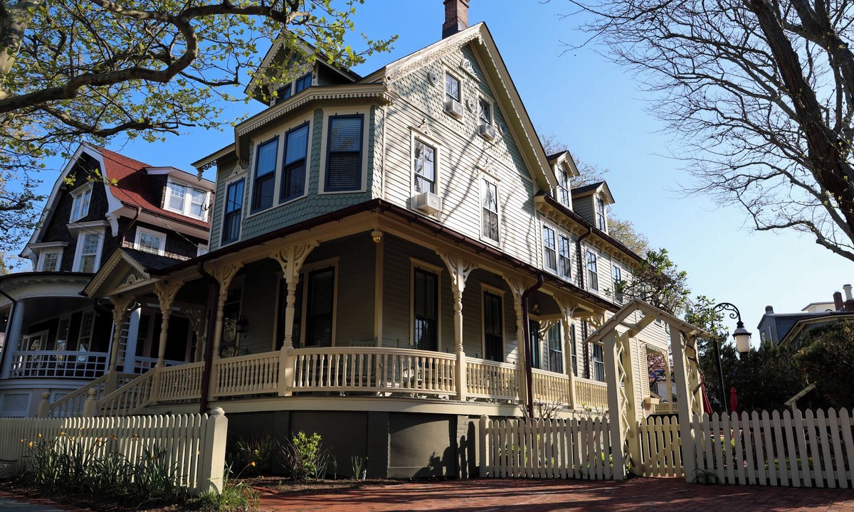 Cape May House | Beautifully Renovated in Heart of Cape May - 1 Block to Beach; 1 Block to Mall