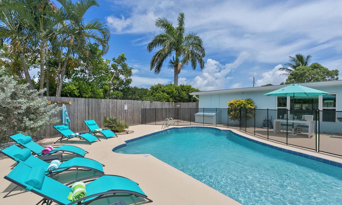 Lake Clarke Shores House | Blue Heaven Palm Beach Oasis w/HEATED Pool, in Quiet Neighborhood- 6 min to PBI