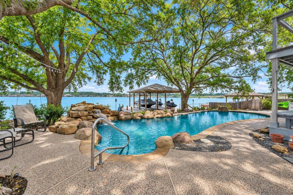 Willis House | Bluff View Drive