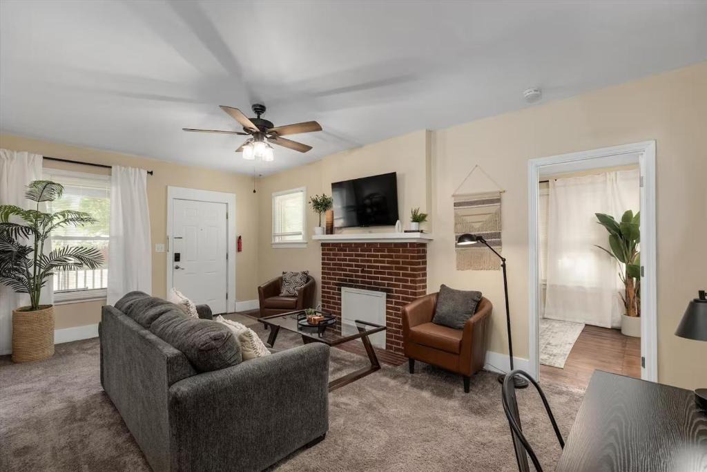 Ypsilanti Apartment | Bright and Newly Remodeled Apartment Near EMU 1