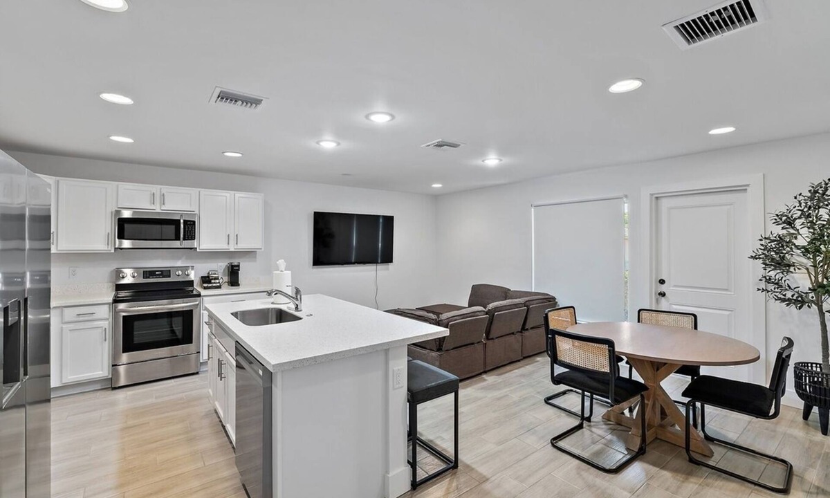 West Palm Beach House | Bright & Spacious 3BR | Close to Beaches