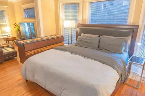 Minor Apartment | Bright vintage Apt in the heart of Seattle