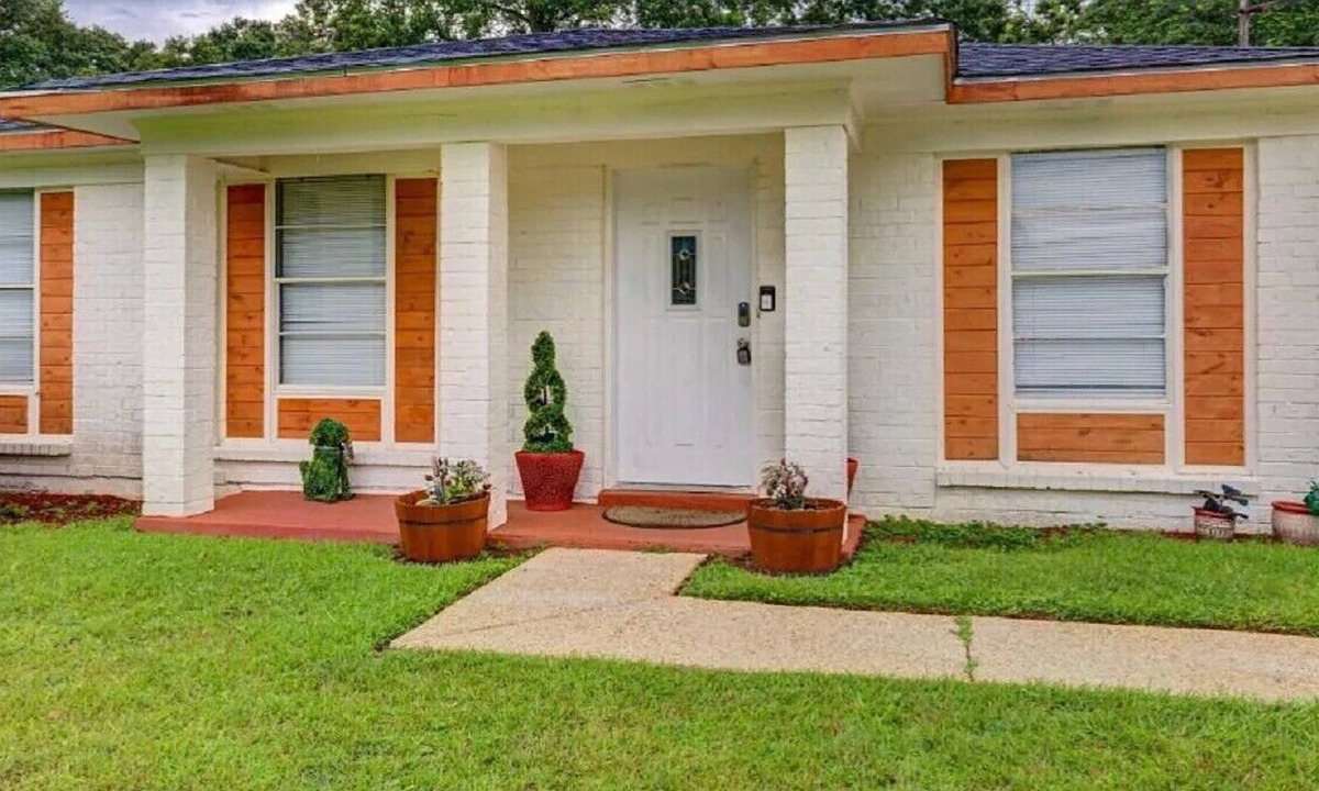 Theodore House | Business ready - a comfortable work and living space for traveling professionals