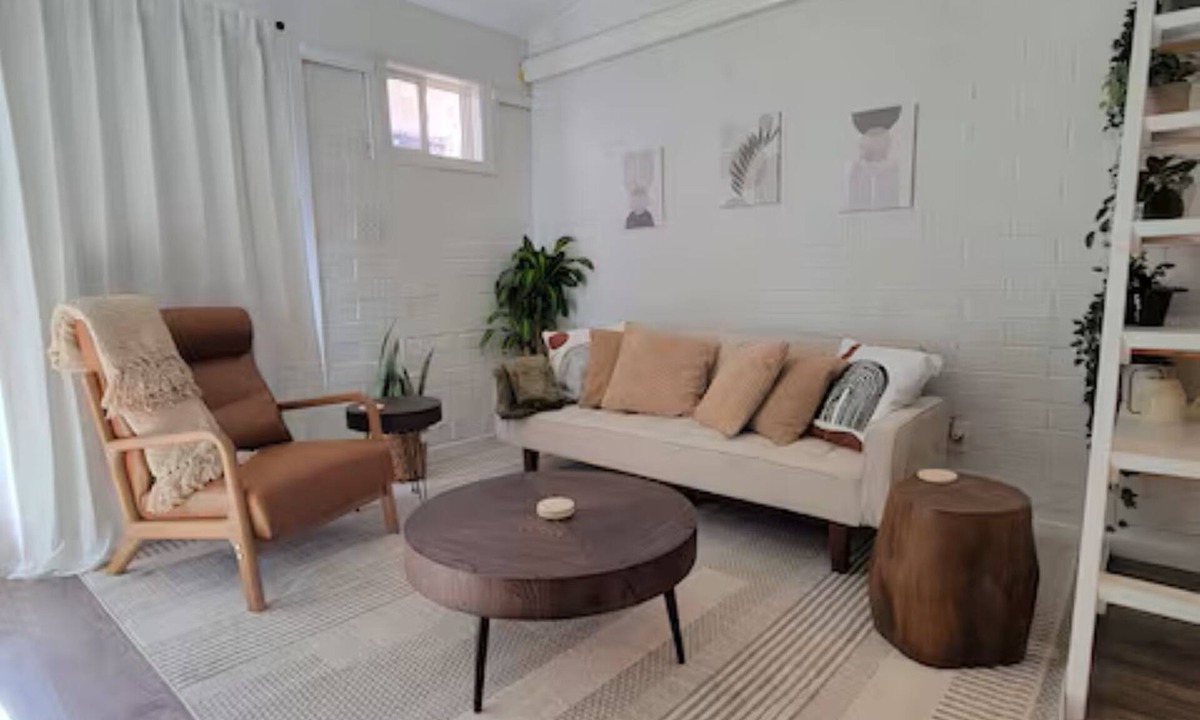 Midtown Apartment | Cedar Loft · FIFA Stay · Private Parking