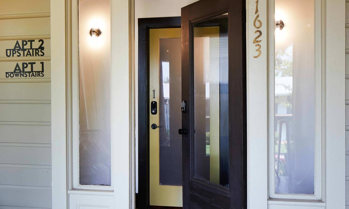 Five Points South House | Charles on 11th - Beautifully Restored Historic Southside Home Walkable Perfect for Groups