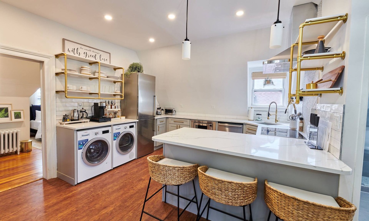Cypress Hills House | Charming 1 BDRM + Sofabed + 1 BATH Brooklyn Home