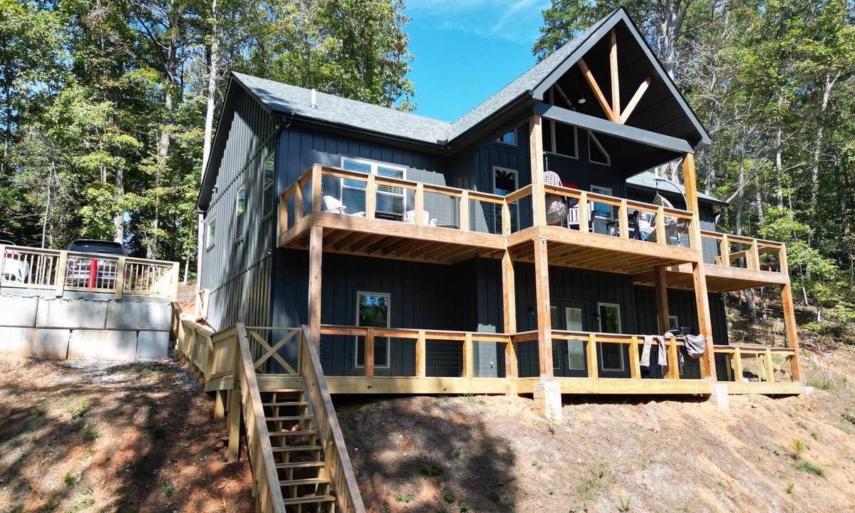 Demorest House | Charming 3 Bed 2 bath Riverfront New! Chic Home in Demorest, GA mountains.