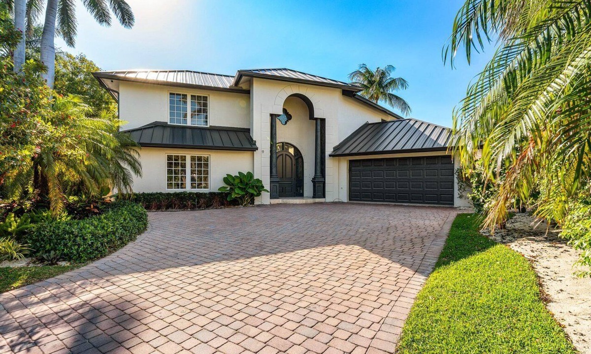 Tropic Isle House | Charming 4-bedroom house with fitness room
