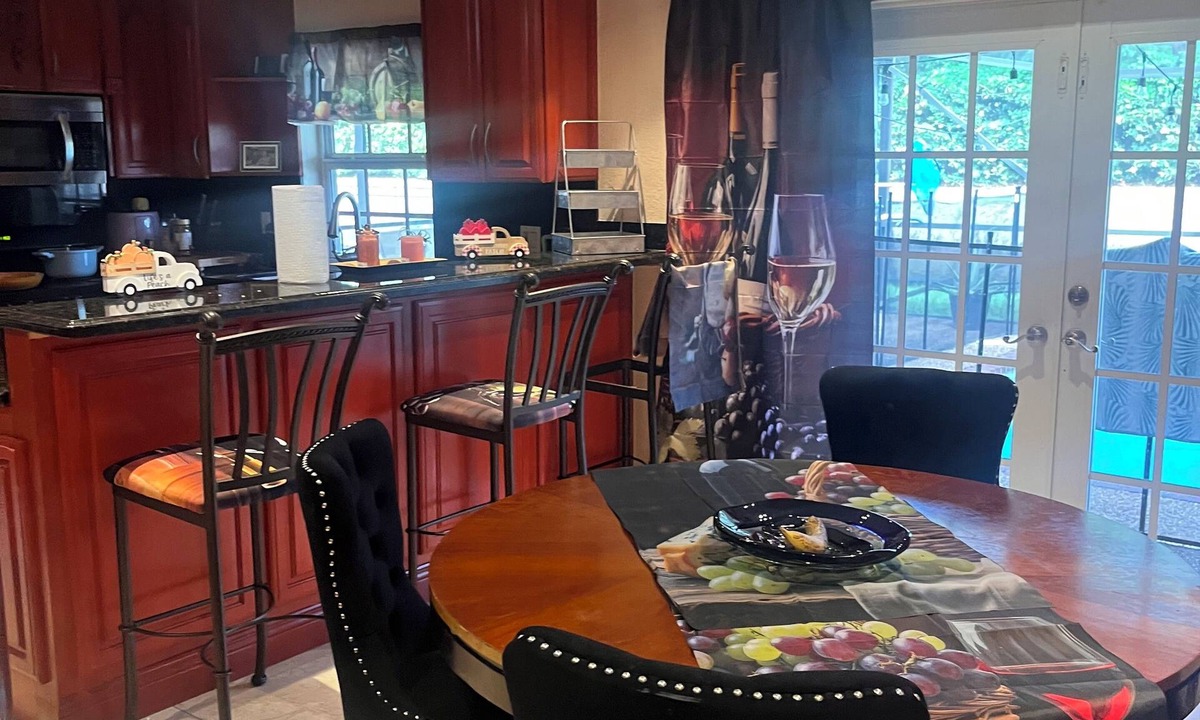 Inverrary Bed & Breakfast | Charming bed & breakfast in Lauderhill.