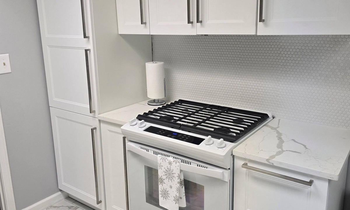 Stone Mountain Apartment | Charming full featured 2-bedroom apartment with WiFi in Stone Mountain!