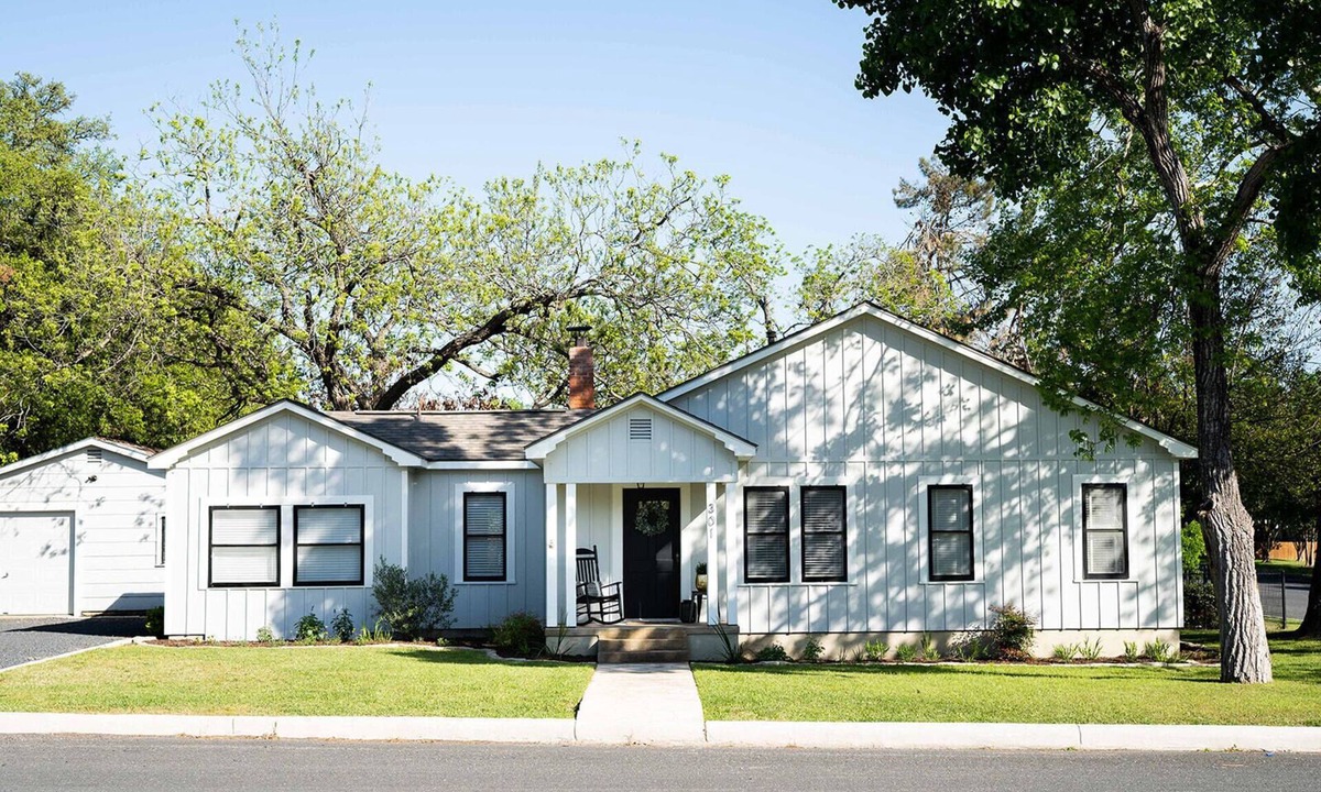Fredericksburg House | Charming Heritage Haus, 2 Blocks from Main St—Your Perfect Fredericksburg Escape