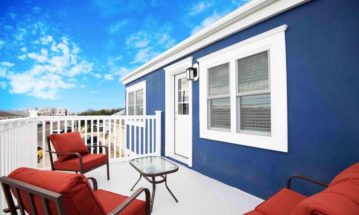 Point Pleasant Beach Apartment | Chic place 180ft to beach, parking