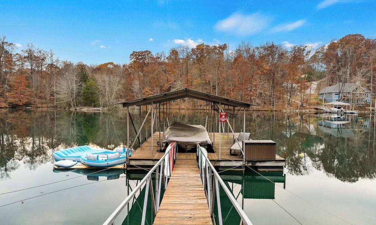 Seneca House | Close to Clemson with a beautiful view of Keowee!
