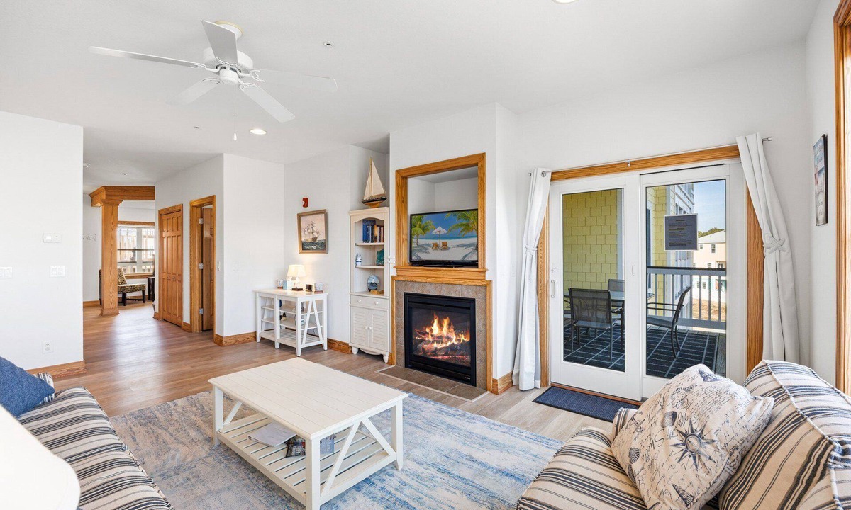 Bermuda Bay Condo | Coastal Get Away Pool, Gym & 5-Min Beach Drive