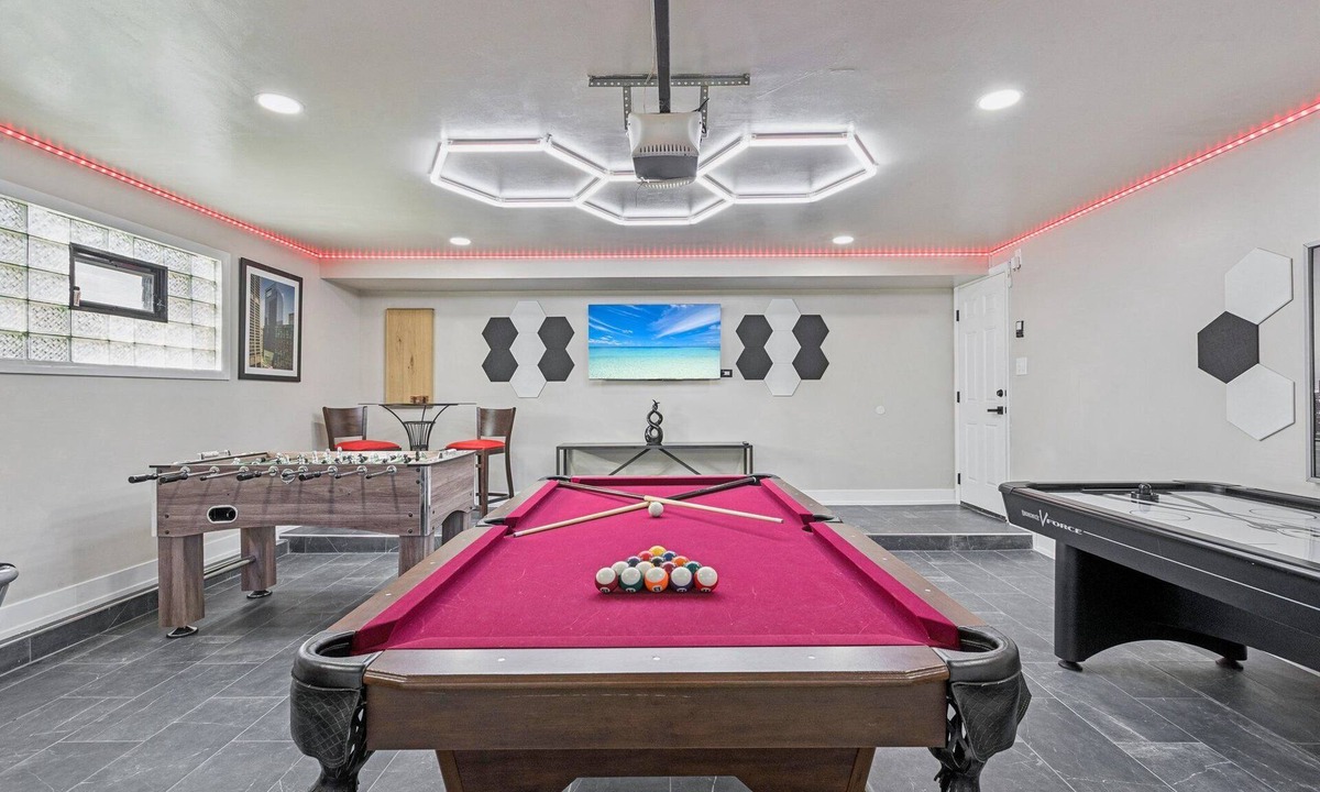 Forestview House | Comfortable Luxurious 4BR Home w/Game Room + Master Suite