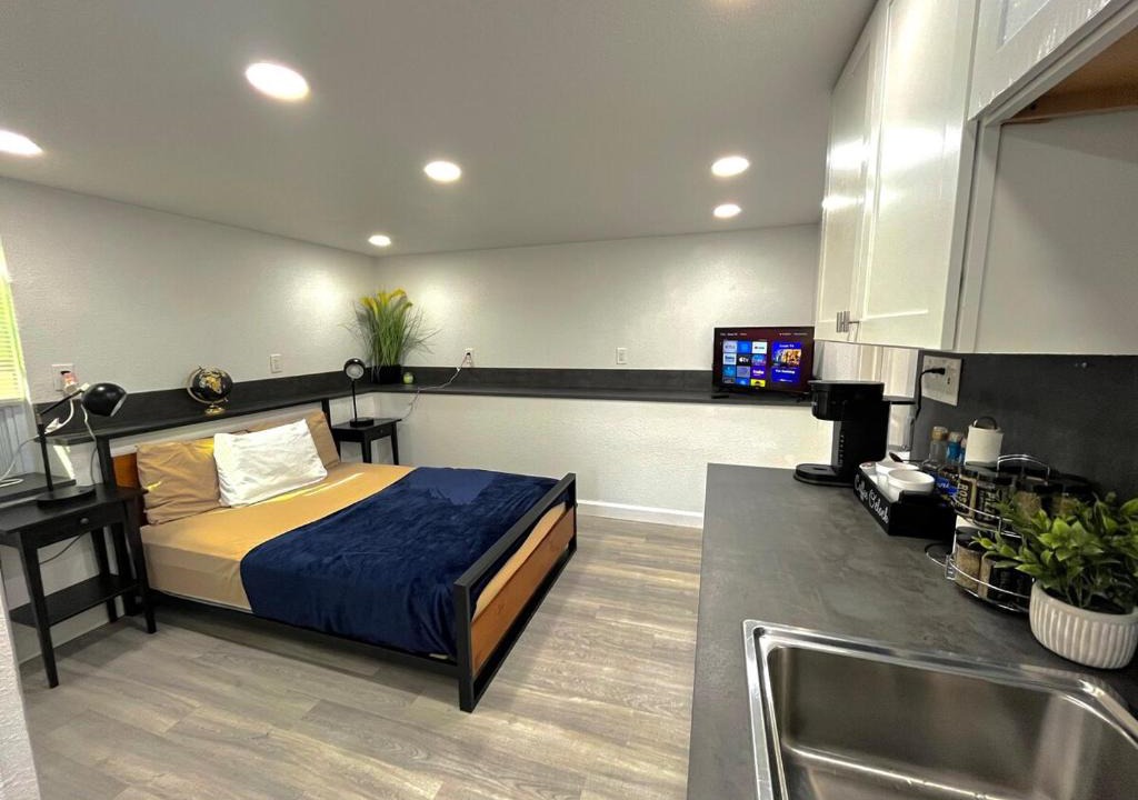 Sylvan Hills Apartment | Comfortable Studio Near Downtown Atl Sleeps 2 Free Parking
