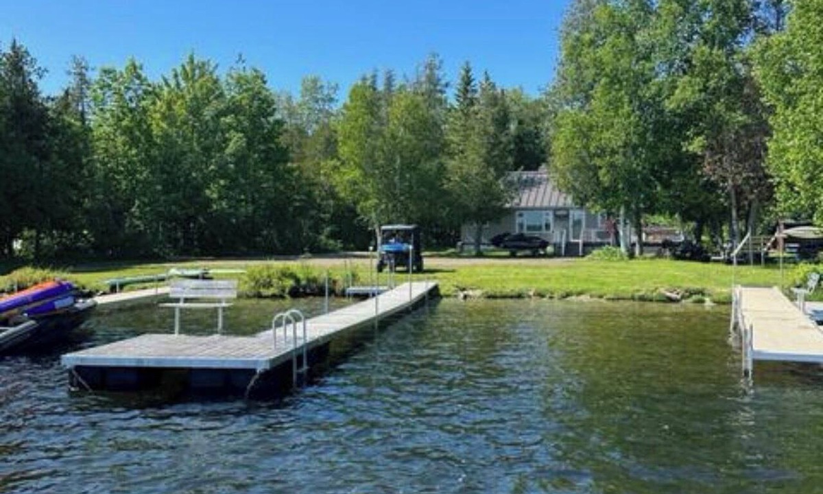Oquossoc House | Convenient Lakeside House