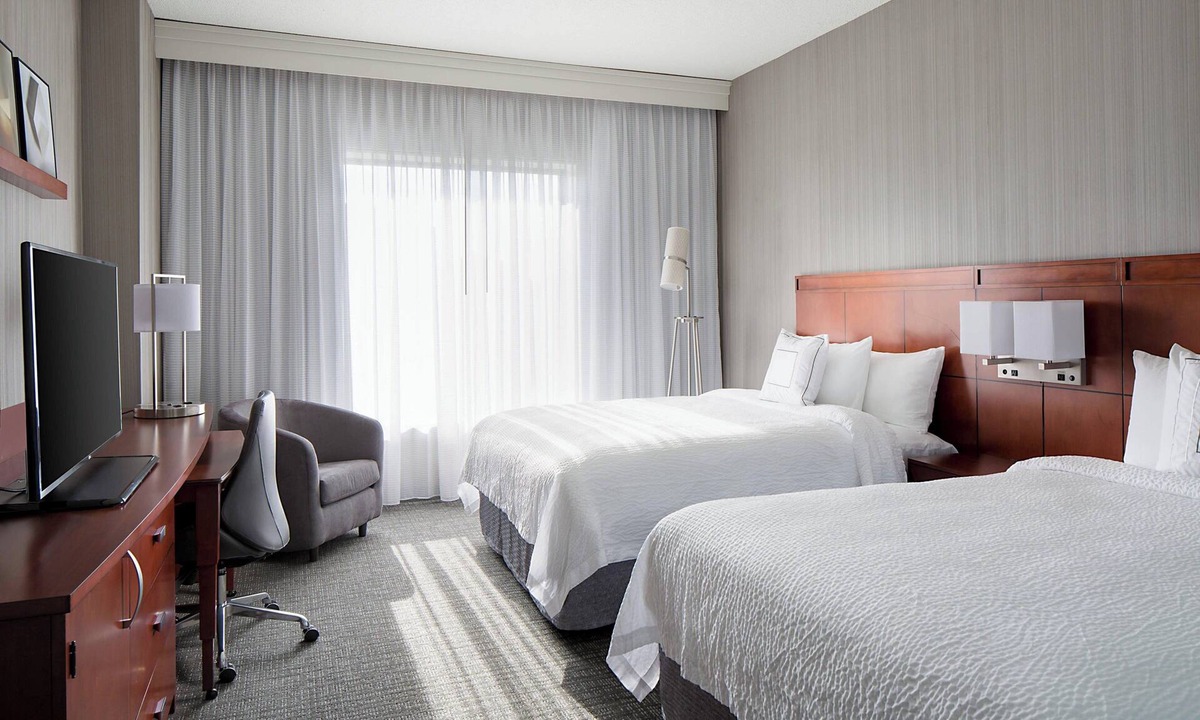 Downtown Hotel | Courtyard by Marriott Downtown Grand Rapids