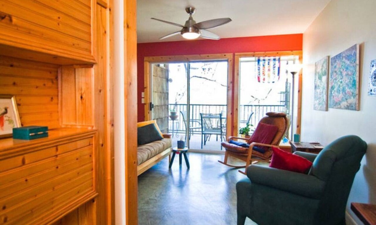 Barton Hills Apartment | Cozy Barton Hills Studio | Walk to Zilker Park