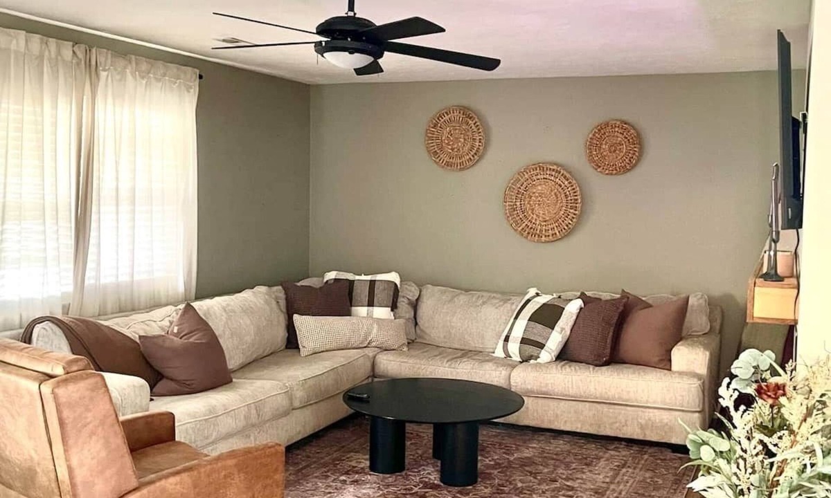 Marion House | Cozy Getaway in the Heart of Marion, Illinois!