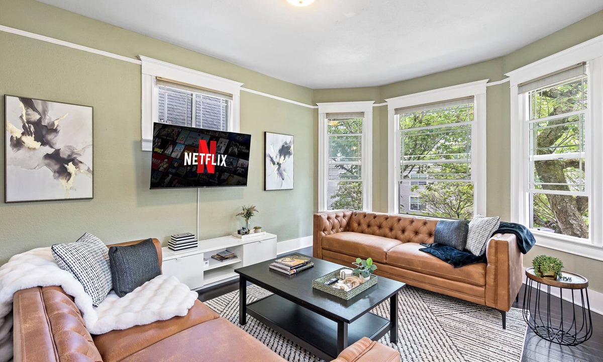 Yesler Terrace House | Cozy Seattle Charmer~Mins to City~Yard~Sleeps 12