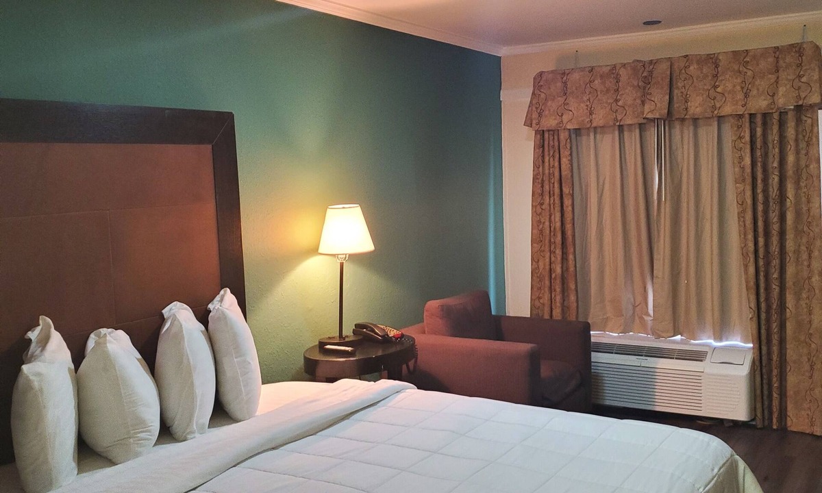 Madison Hotel | Deerfield Inn & Suites