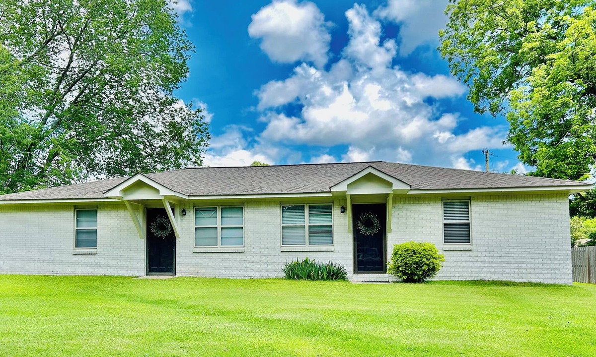 Cullman Apartment | Delta Duplex in amazing Cullman; AC, WiFi, near restaurants & shops