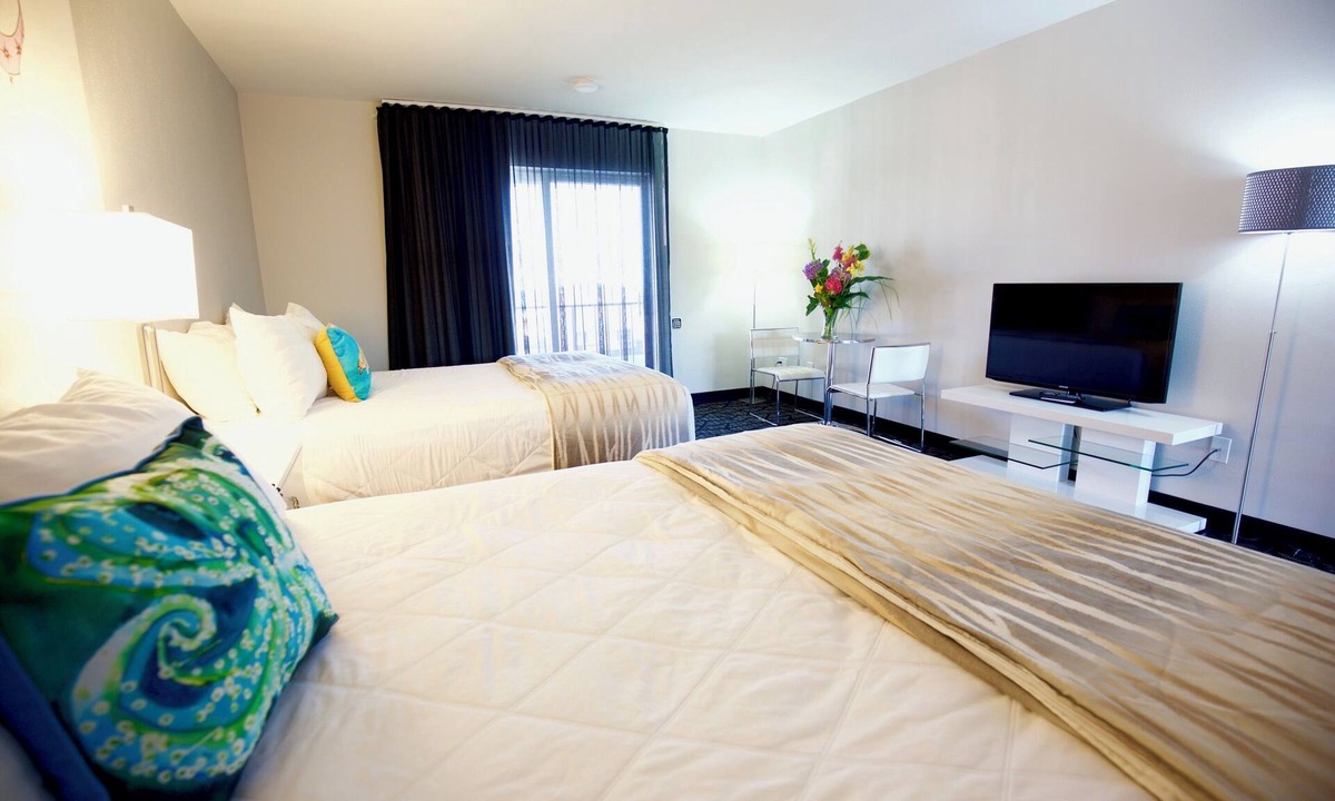 Cape May Hotel | Direct Beach access! 2 queen beds private balcony, plus an ocean to the left.