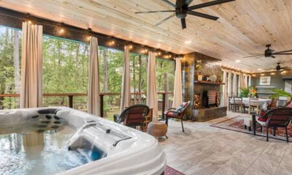Mobile House | Downtown and Beach accessible Hot Tub + Firepit