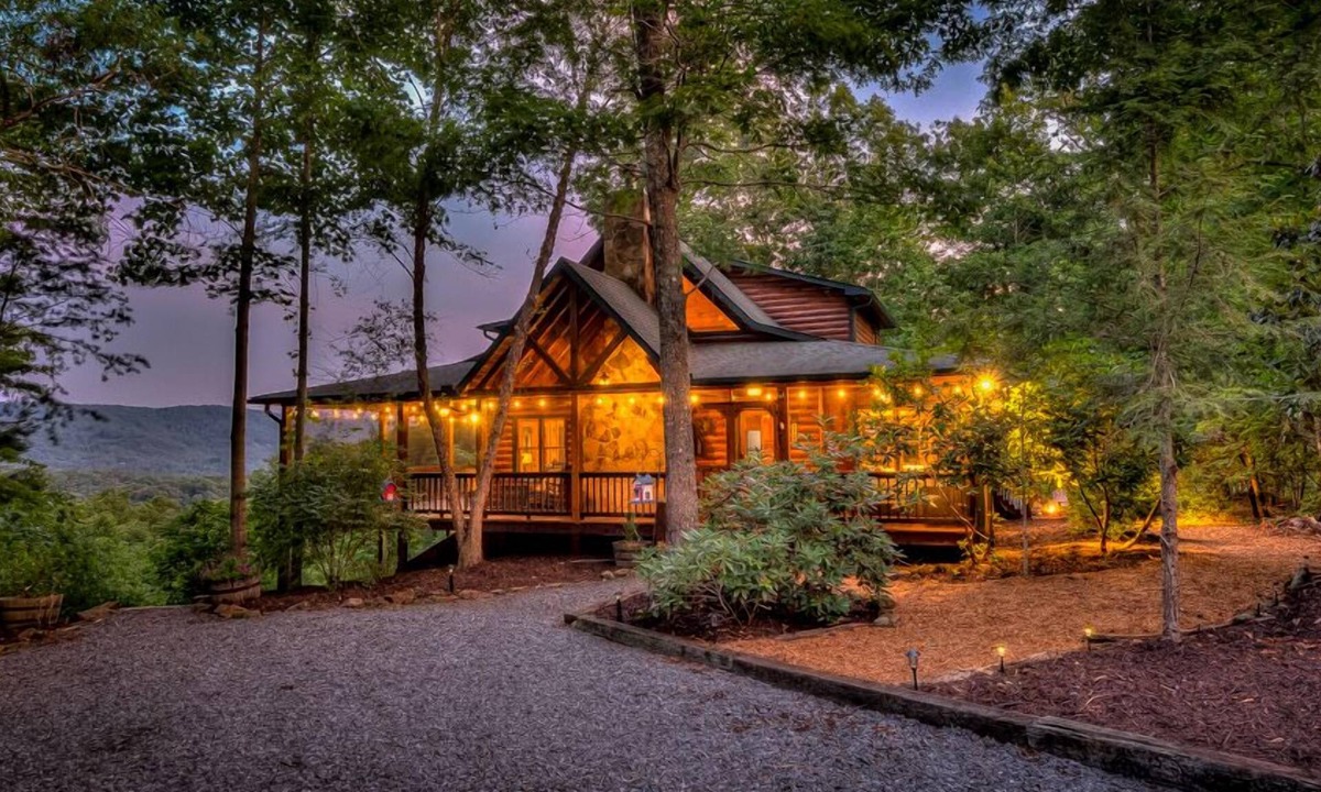 Blue Ridge Cabin | Dream Come True - Mountain View | Hot Tub | Air Hockey | Screened Porch | Fire Pit