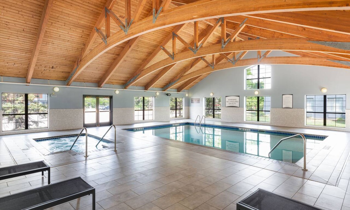 Eagan Apartment | Eagan Accessible Suite | Roll-In Shower & Kitchen